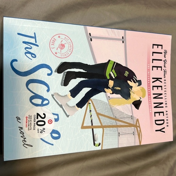 The Score by Elle Kennedy - Picture 1 of 3